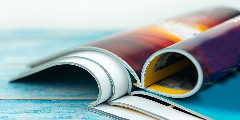 Glückliche Preisträger. Zwei Mitarbeiterinnen von schenkzeit e.V. zusammen mit dem Geschäftsführer der Konstandin GmbH