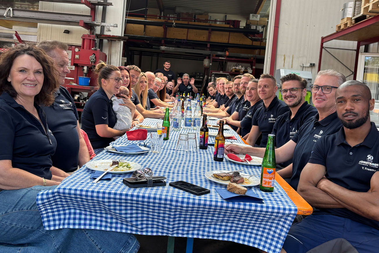 Ein Blick auf die Teilnehmer des KONSTANDIN-Sommergrillfestes 2026